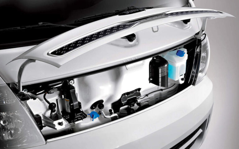 Kia K2700 quick-access bonnet