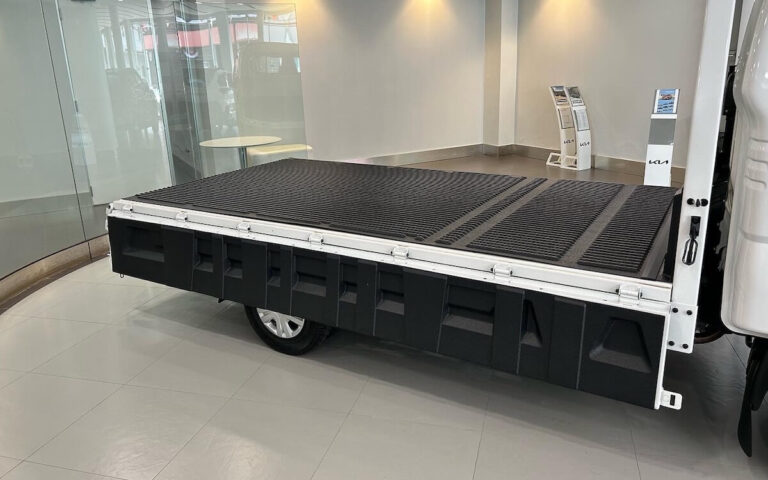 kia k2700 drop side tray with bed liner