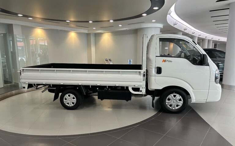 kia k2700 exterior side view