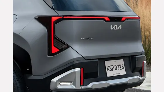 2027 Kia Seltos connected LED rear lights
